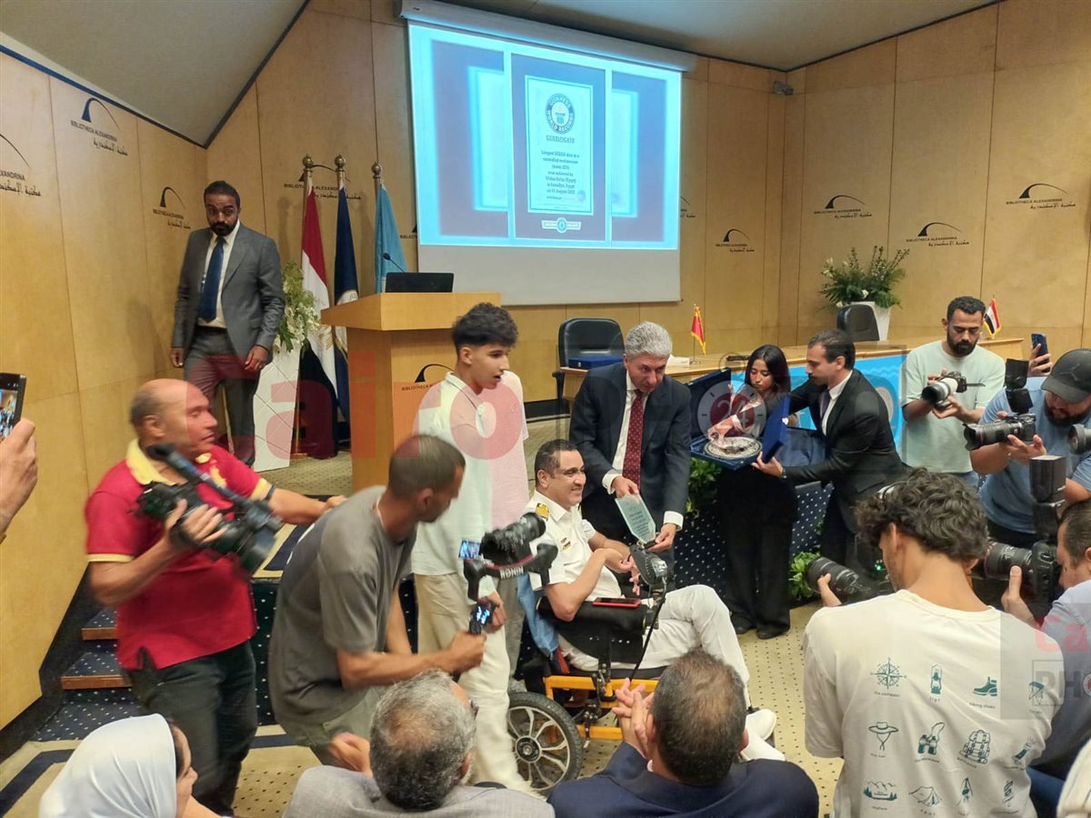 وزير السياحة يكرم البطل ولاء حافظ بعد تحطيمه الرقم القياسي للبقاء تحت الماء 