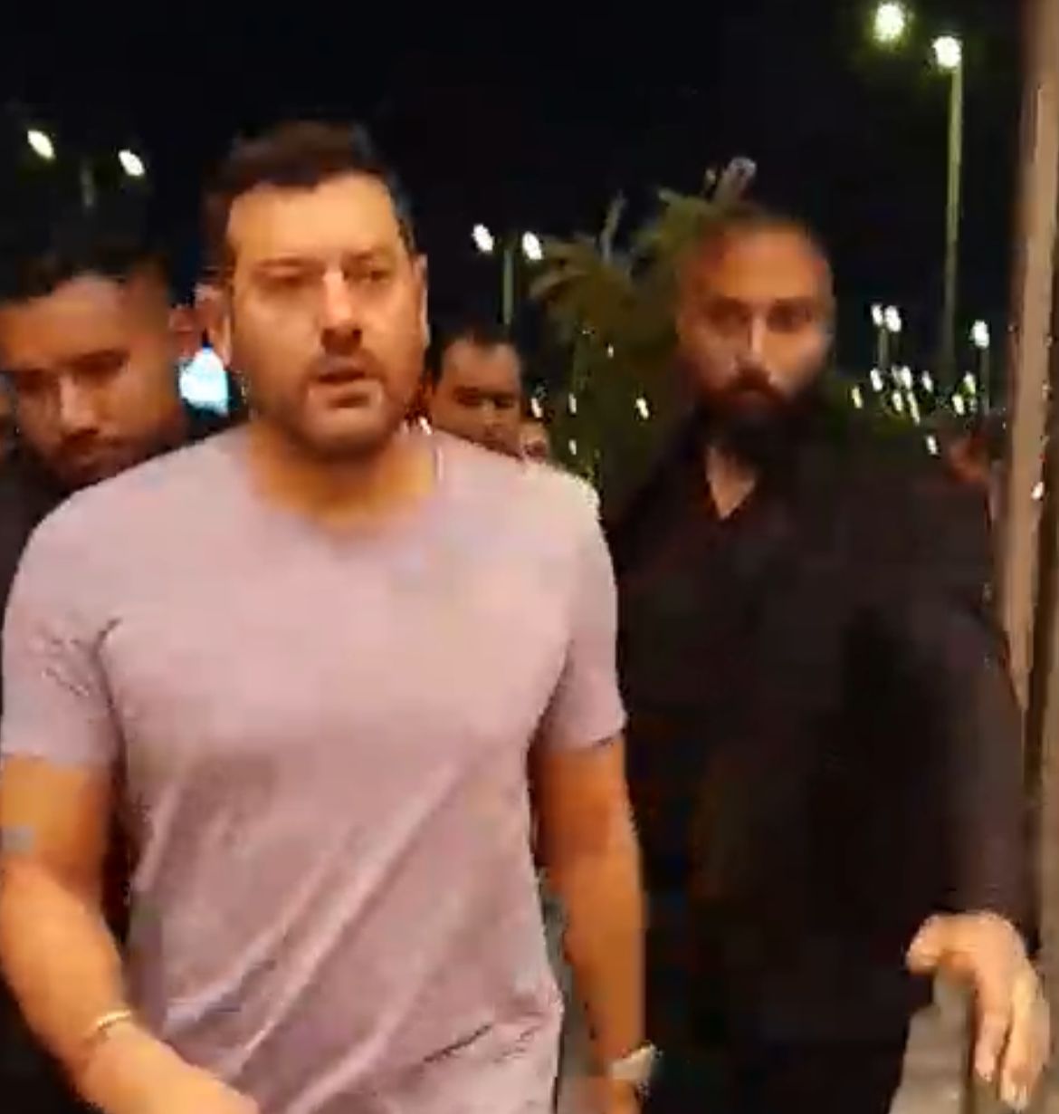 يحتفل مع الجمهور.. وصول عمرو يوسف سينما بمول مصر لمشاهدة فيلمه الجديد درويش