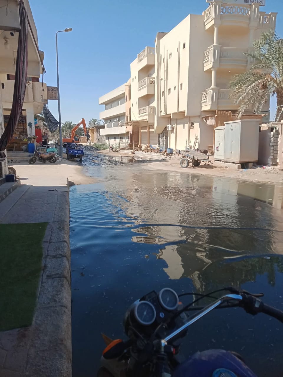 غرق شوارع سيوة بمياه الصرف الصحي