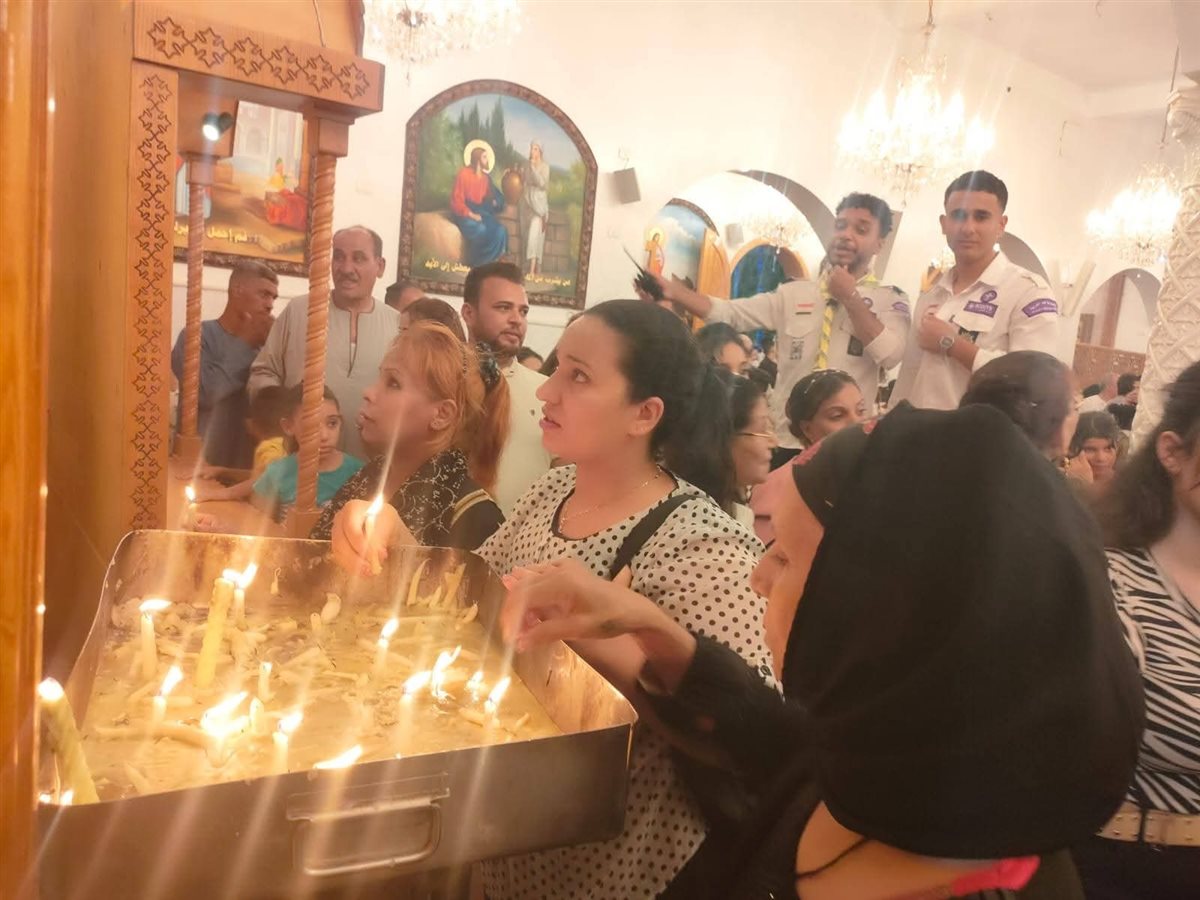 بالشموع اقباط الأقصر يحتفلون بالعدرا