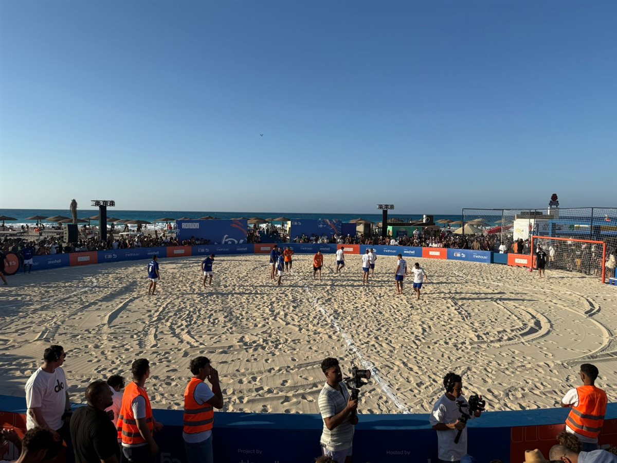 <strong>مباراة الأساطير.. شيكابالا ونجوم الرياضة في دورة الكرة الروندو في الساحل الشمالي برعاية CIB </strong>