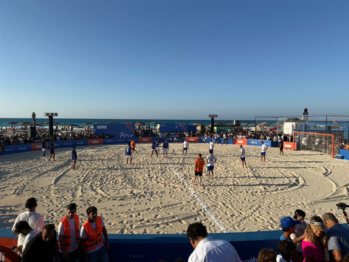 <strong>مباراة الأساطير.. شيكابالا ونجوم الرياضة في دورة الكرة الروندو في الساحل الشمالي برعاية CIB </strong>