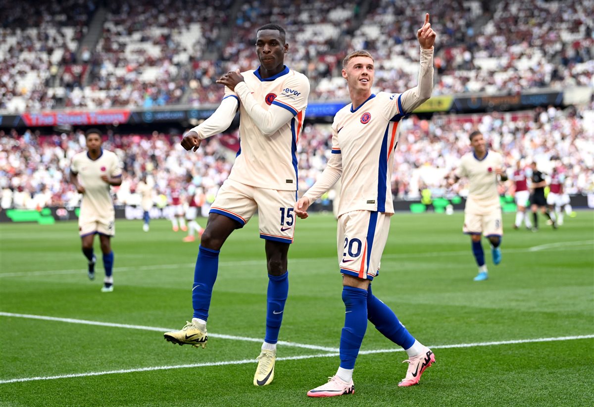 أين يمكنني مشاهدة مباراة تشيلسي ووست هام بث مباشر اليوم؟