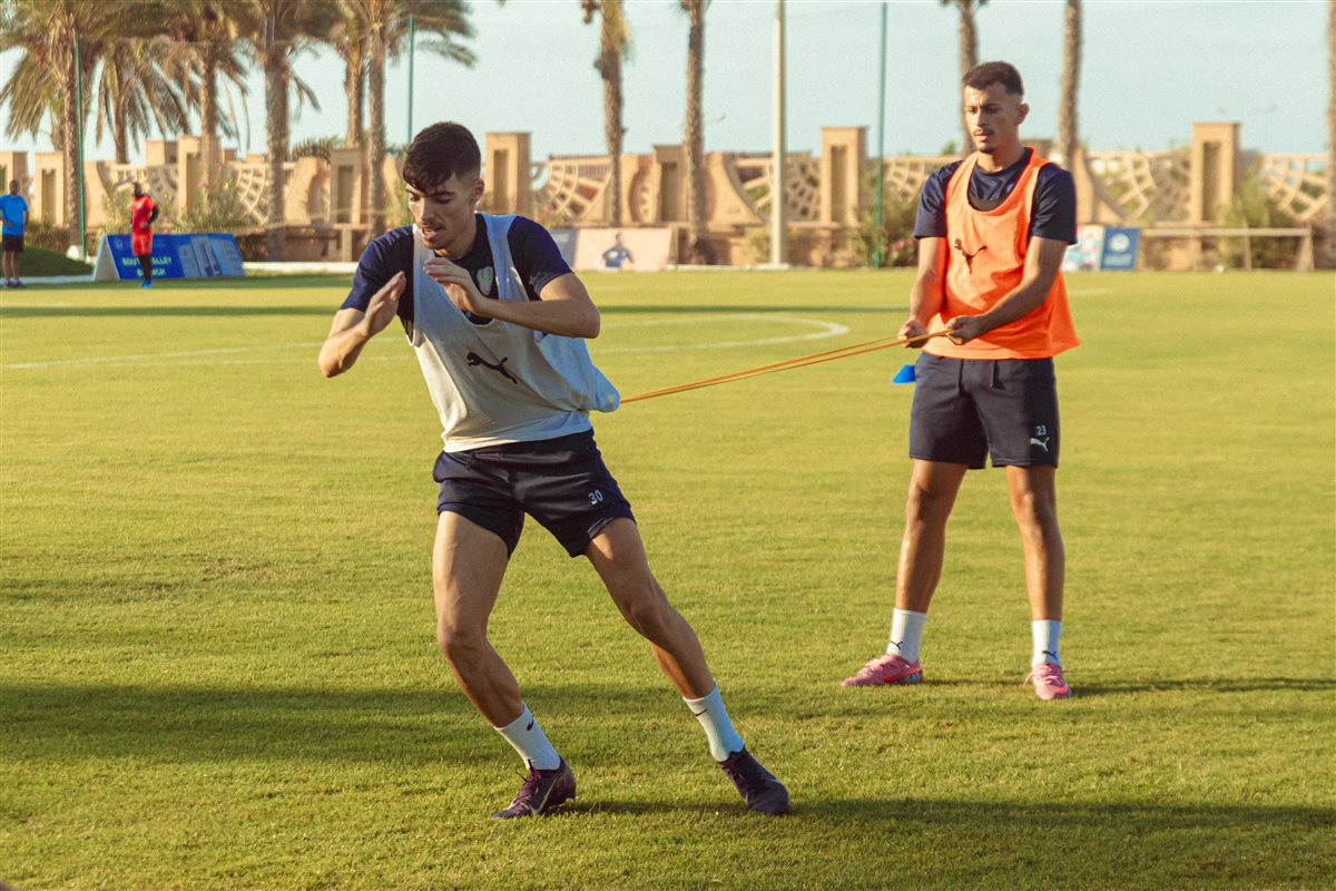 مران فريق النادي المصري 