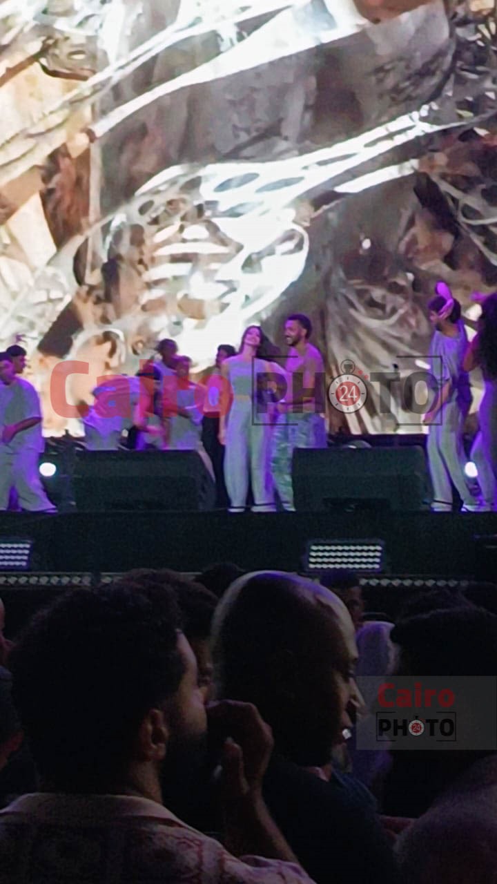 آسر ياسين وتارا عماد مفاجأة حفل ويجز بمهرجان العلمين الجديدة 