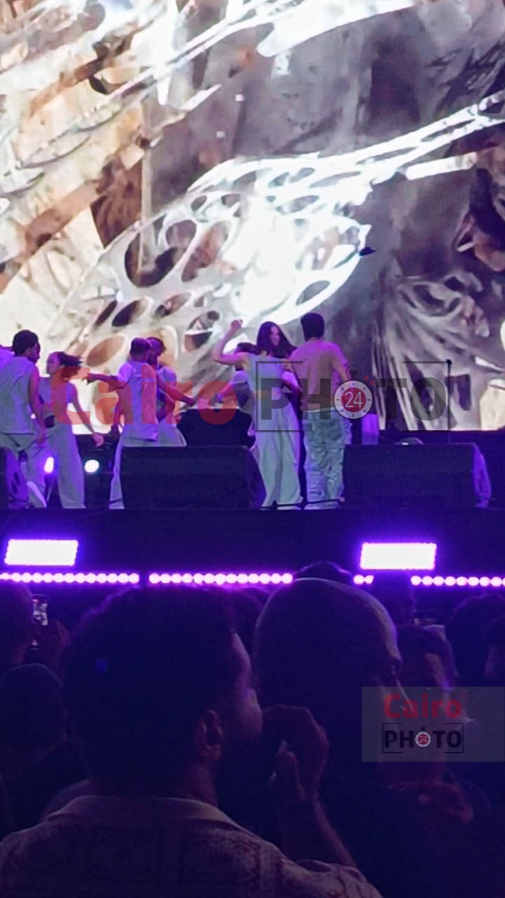 آسر ياسين وتارا عماد مفاجأة حفل ويجز بمهرجان العلمين الجديدة 