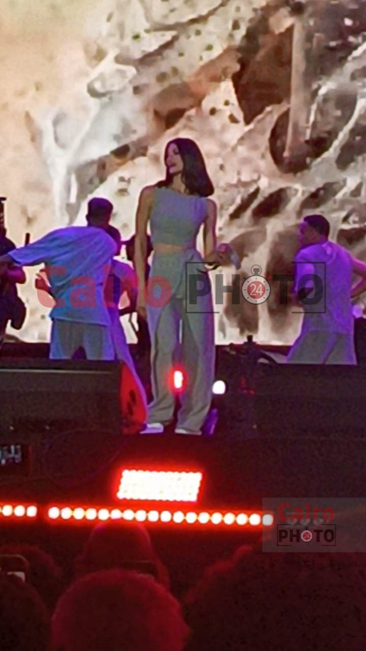 آسر ياسين وتارا عماد مفاجأة حفل ويجز بمهرجان العلمين الجديدة 