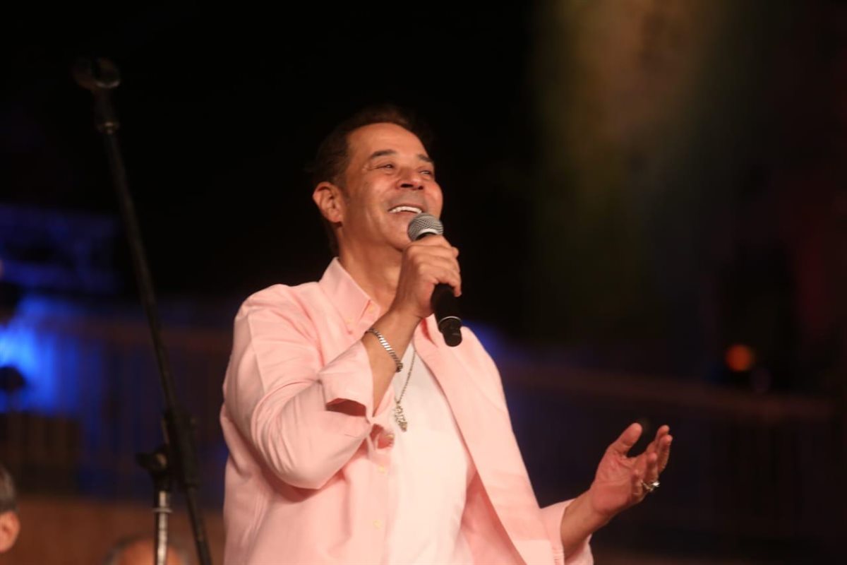 بـ موسيقى المايسترو عمرو سليم.. مدحت صالح يحيي حفلًا كامل العدد بمهرجان القلعة الدولي