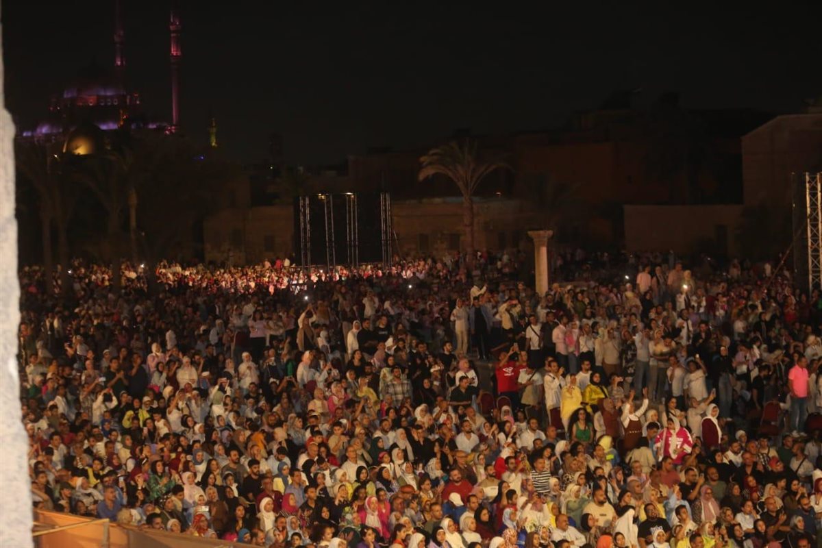 بـ موسيقى المايسترو عمرو سليم.. مدحت صالح يحيي حفلًا كامل العدد بمهرجان القلعة الدولي
