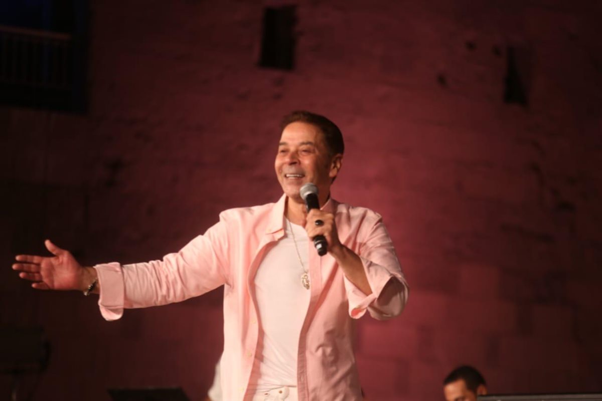 بـ موسيقى المايسترو عمرو سليم.. مدحت صالح يحيي حفلًا كامل العدد بمهرجان القلعة الدولي