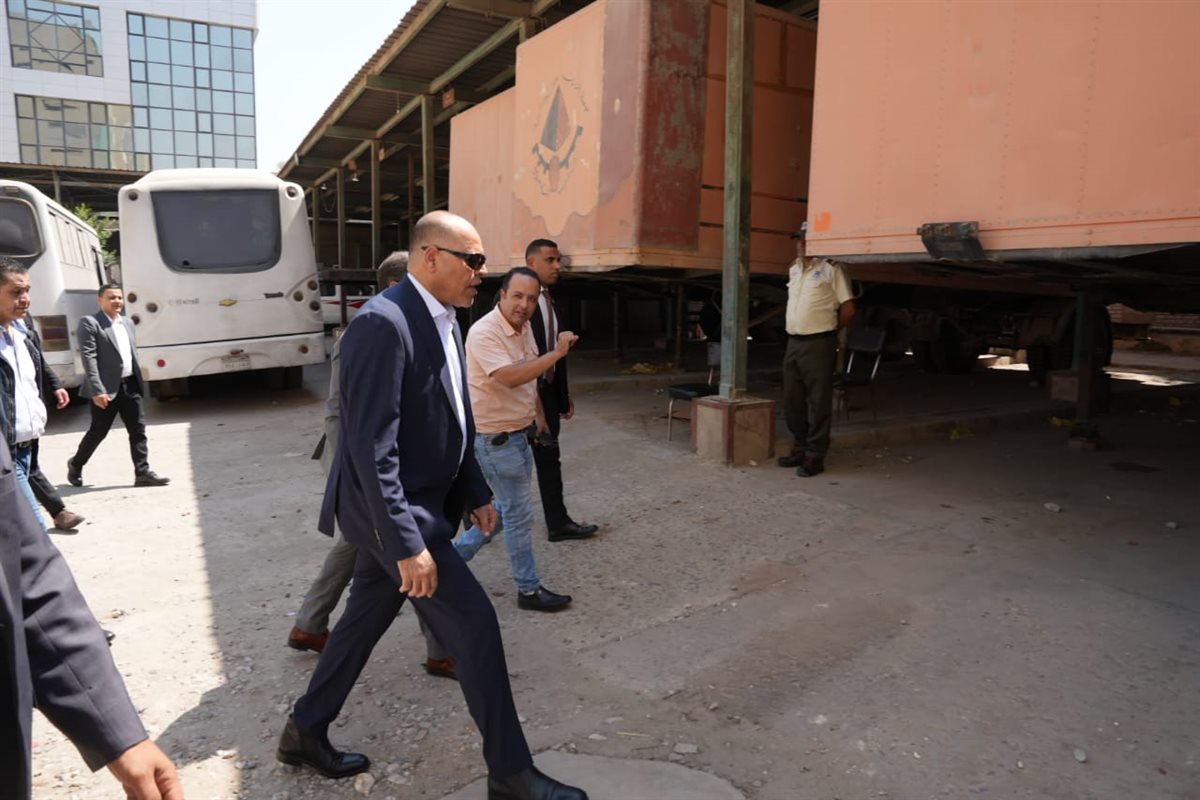 وزير العمل يتفقد وحدتي تدريب مهني متنقلة في قرى الغربية