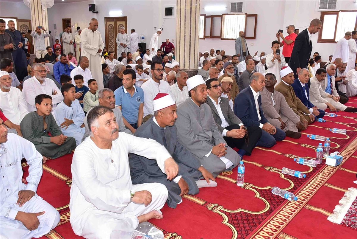 نائب محافظ الأقصر يفتتح مسجد جديد بطيبة 