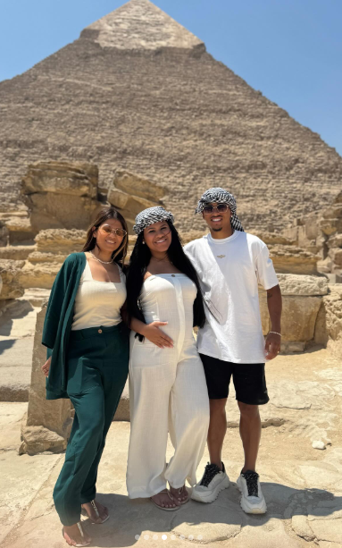 صور زيارة بيزيرا لـ الأهرامات رفقة أسرته 