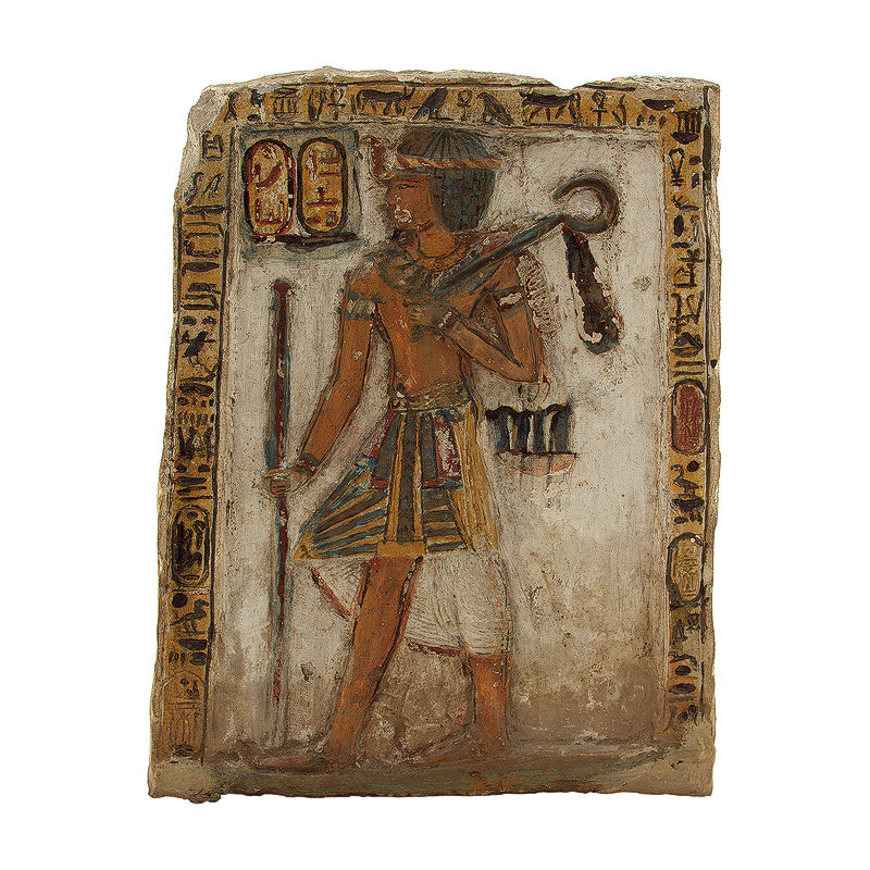 لوحة نادرة في متحف التحرير تجسد الملك أمنحتب الأول كإله شعبي في دير المدينة