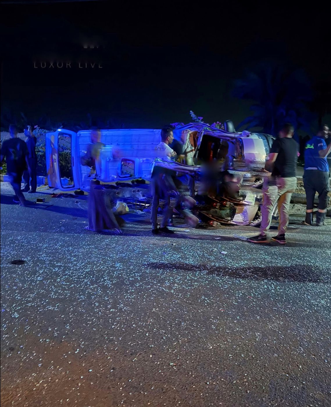 إنقلاب ميكروباص بالأقصر