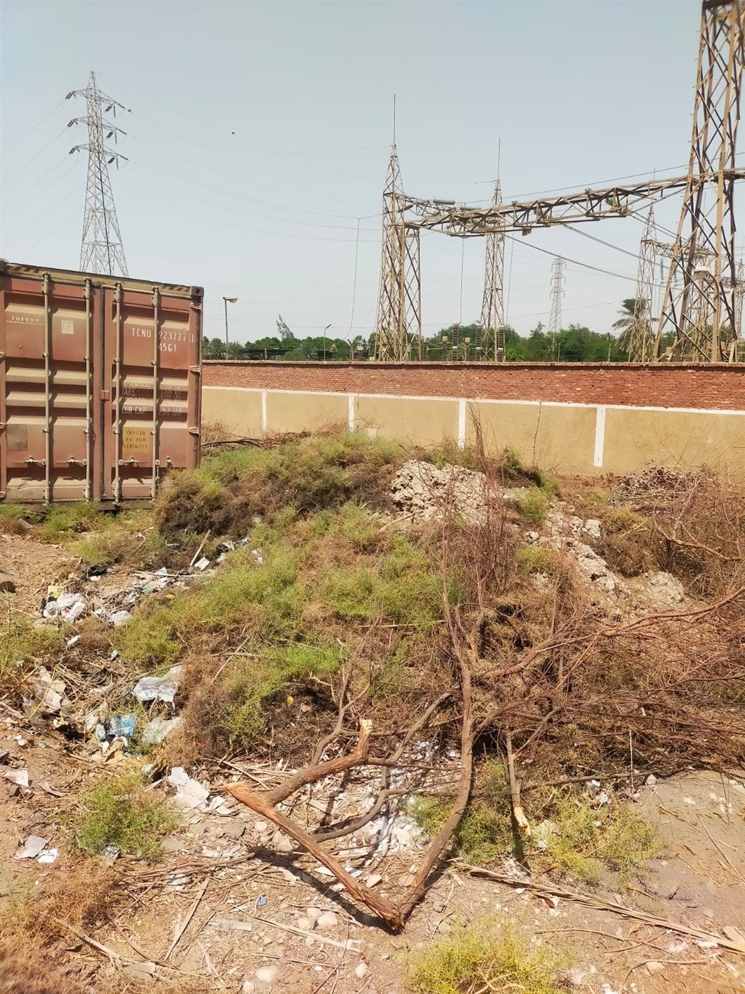 حملات مكثفة بمحيط خزان إسنا