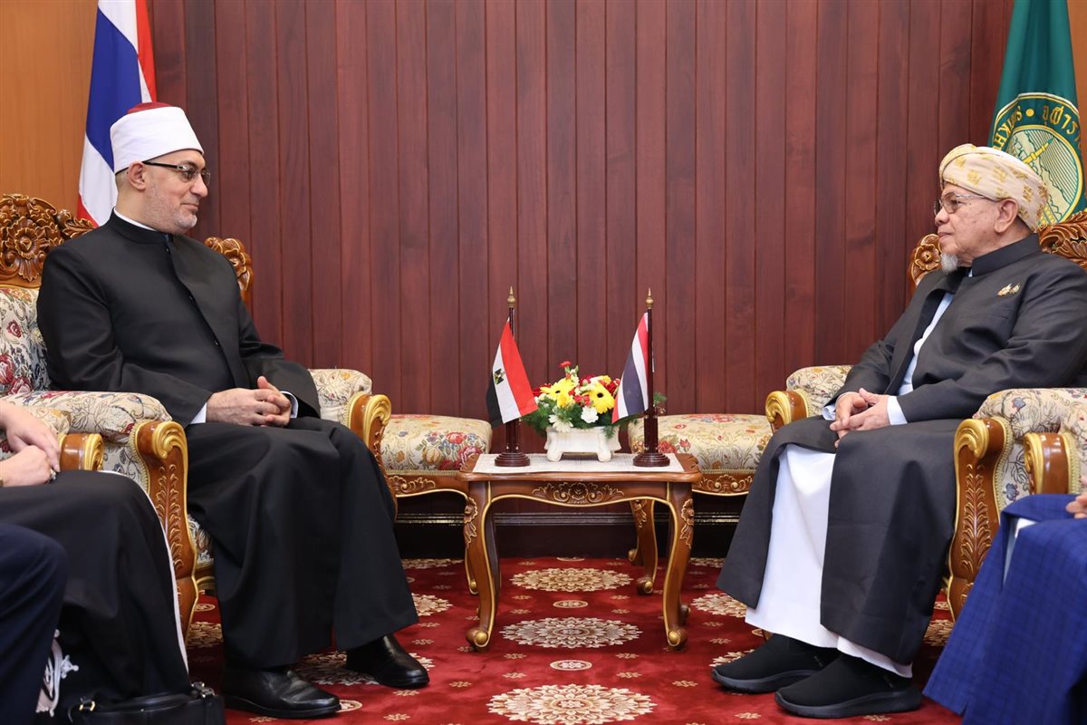 مفتي الجمهورية يلتقي شيخ الإسلام في تايلاند ويجتمع بأعضاء هيئة كبار العلماء على هامش زيارته للبلاد