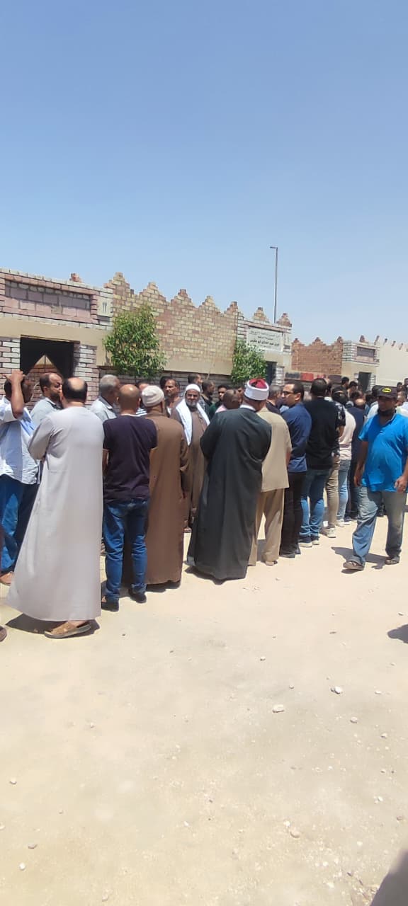 تشييع جثمان أحد ضحايا غرق شاطئ أبو تلات