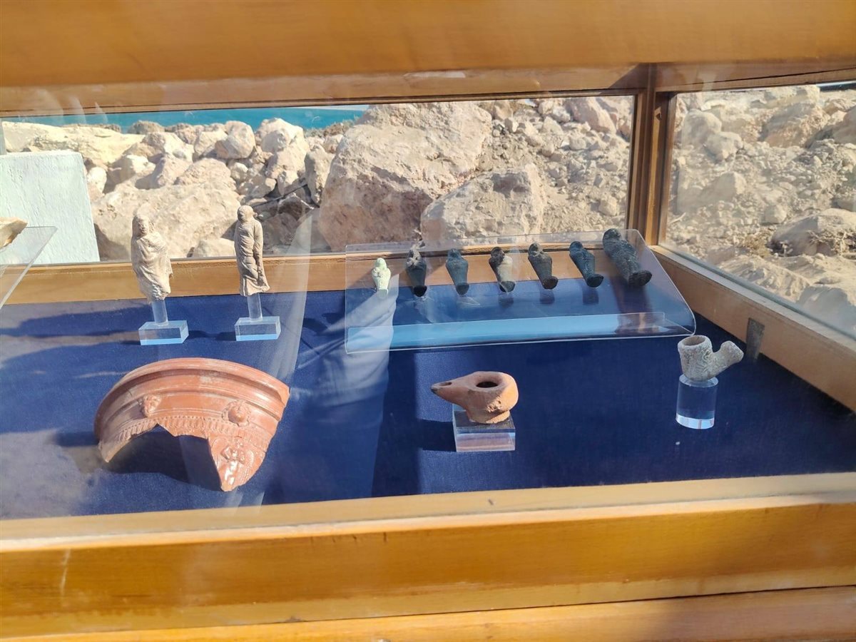  قطع أثرية نادرة خلال عملية انتشال التماثيل الغارقة