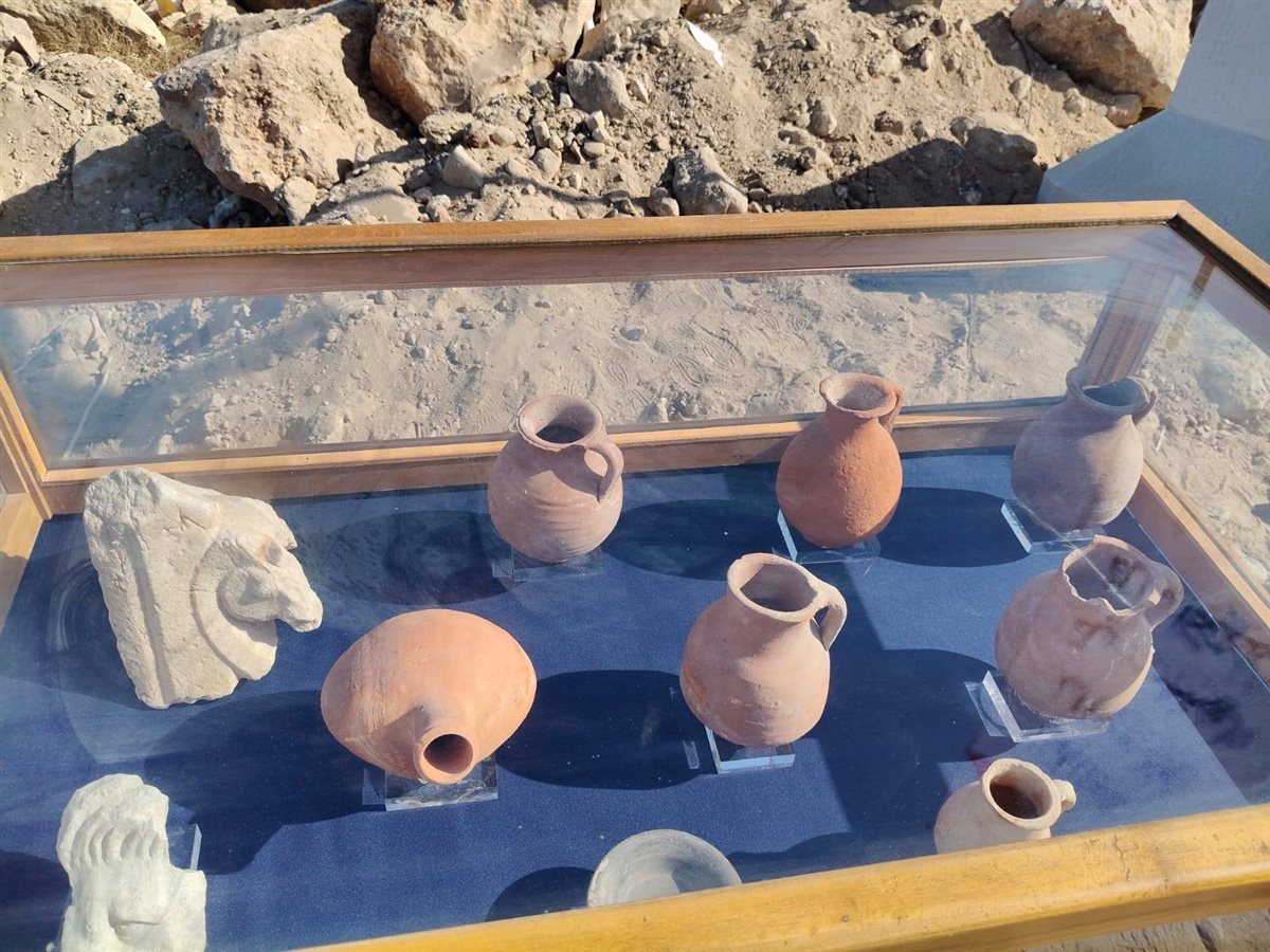  قطع أثرية نادرة خلال عملية انتشال التماثيل الغارقة