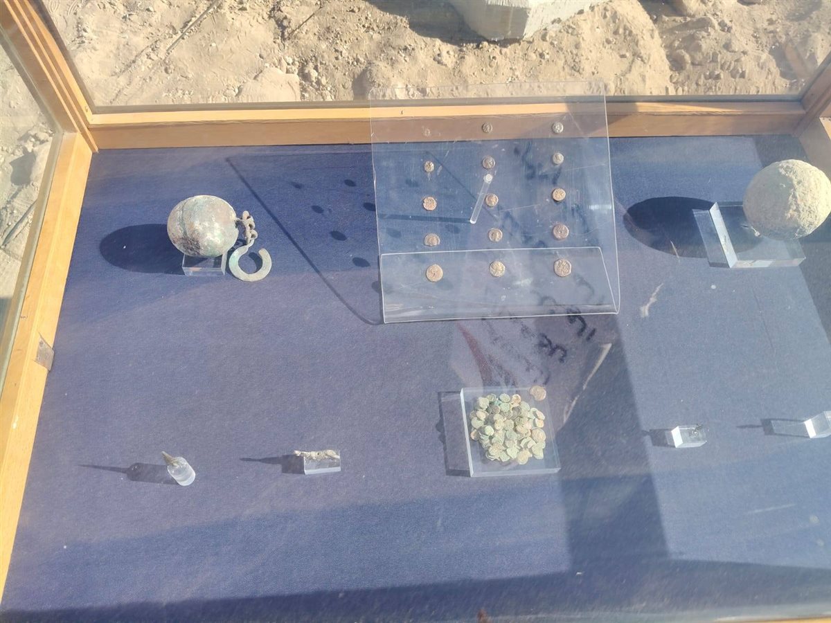  قطع أثرية نادرة خلال عملية انتشال التماثيل الغارقة