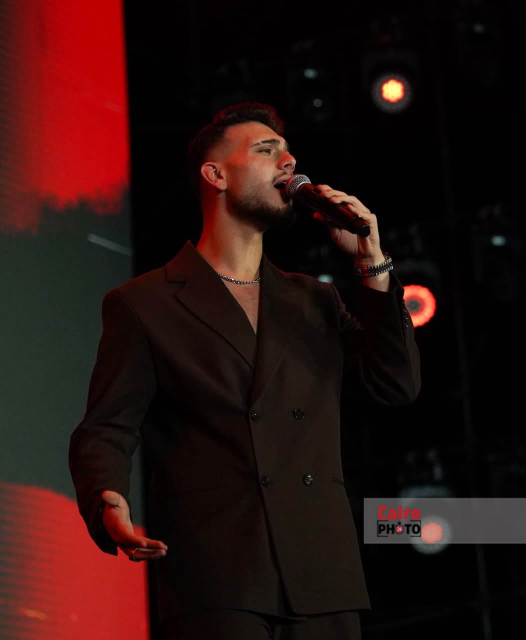 تألق النجم السوري الشامي في حفله بمهرجان مراسي “ليالي مراسي”