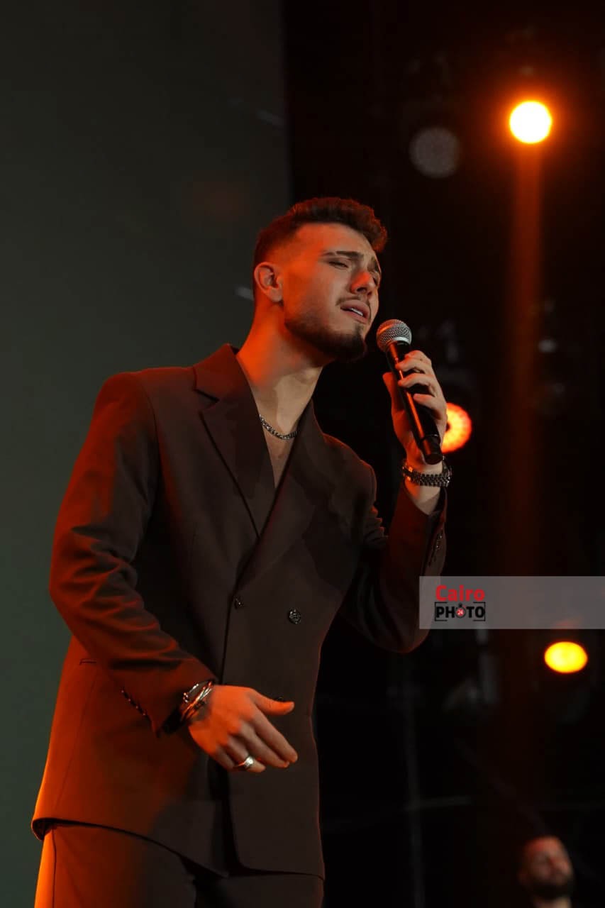 تألق النجم السوري الشامي في حفله بمهرجان مراسي “ليالي مراسي”