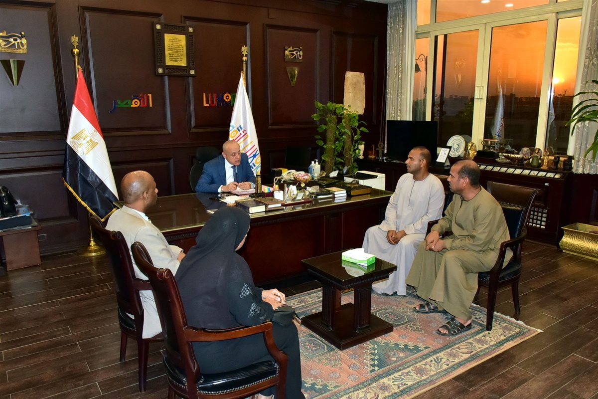 محافظ الأقصر يستقبل متضرري حريق الكرنك