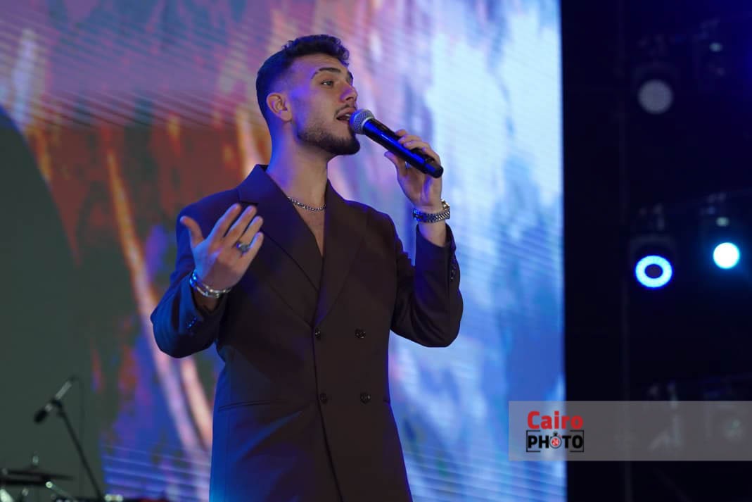 تألق النجم السوري الشامي في حفله بمهرجان مراسي “ليالي مراسي”