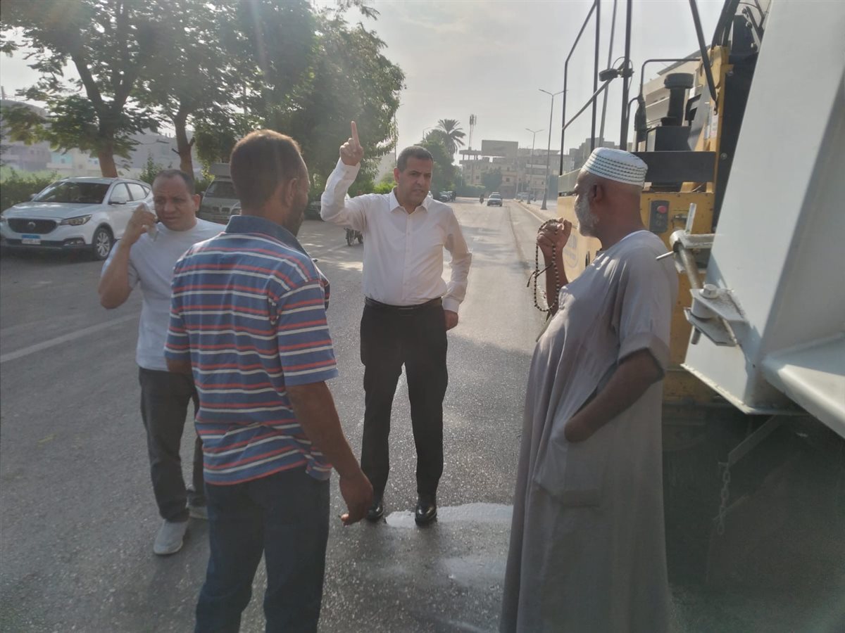 اعمال نظافة مكثفة بشوارع المدينة