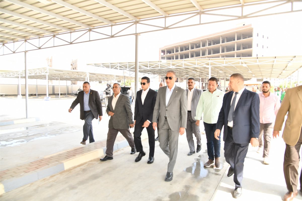 استعدادًا لتشغيله.. محافظ الفيوم يتفقد مجمع مواقف القاهرة الجديد خلف الحديقة الدولية