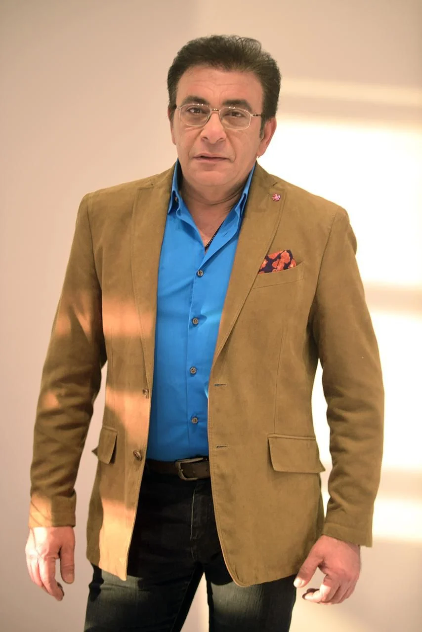 من هو الإعلامي الراحل عاطف كامل 