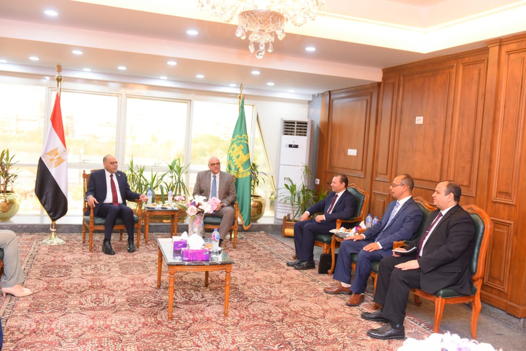 وزير العمل ومحافظ القليوبية