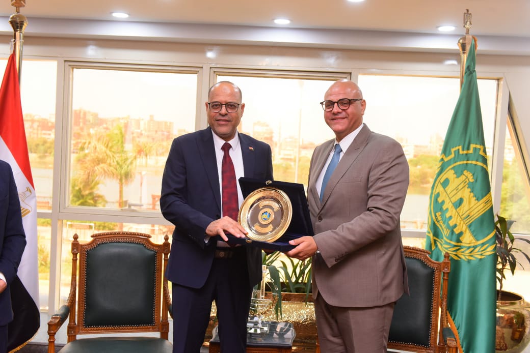 وزير العمل ومحافظ القليوبية