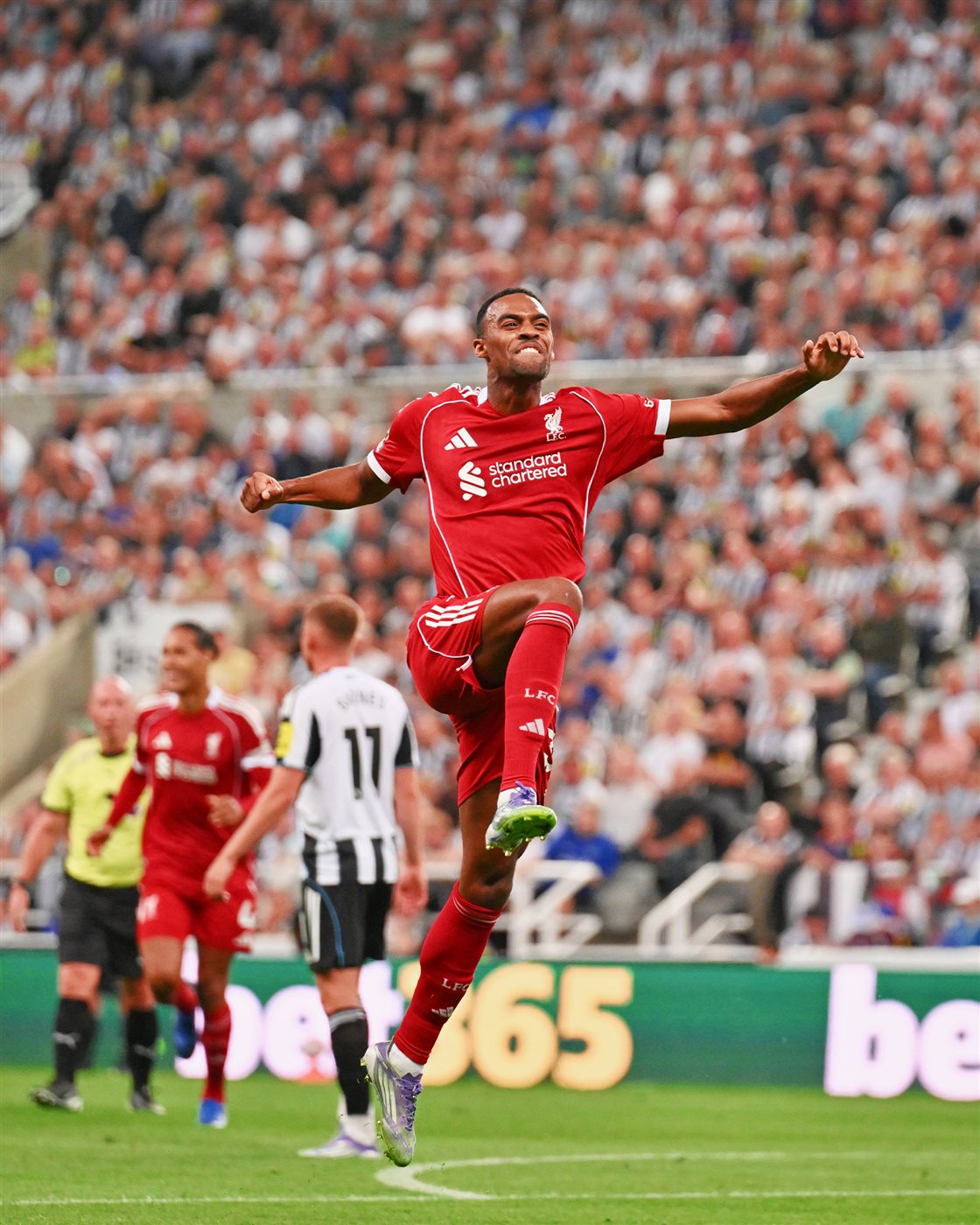 <strong>مباراة ليفربول ونيوكاسل في الدوري الإنجليزي الممتاز</strong>