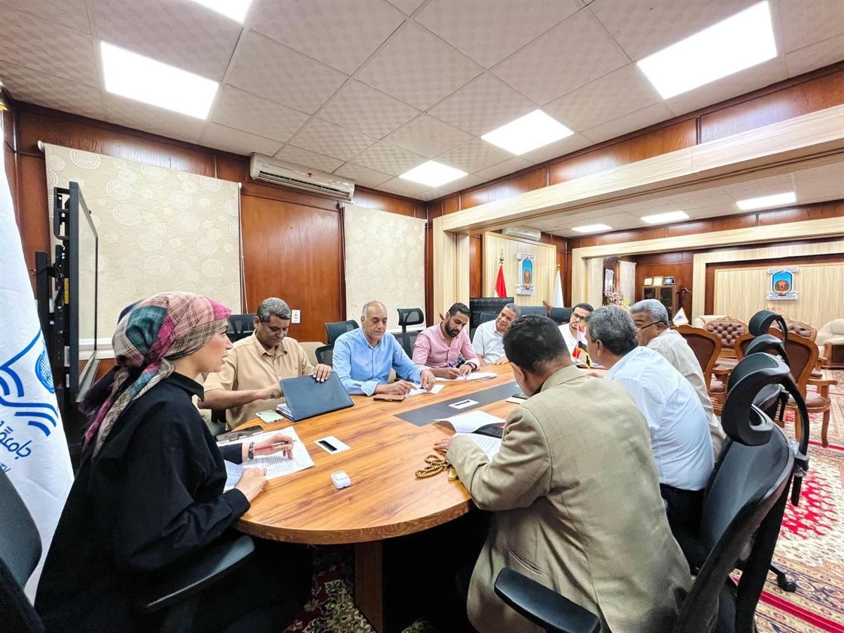 رئيس جامعة الأقصر تبحث الاستعدادات للعام الجامعي الجديد