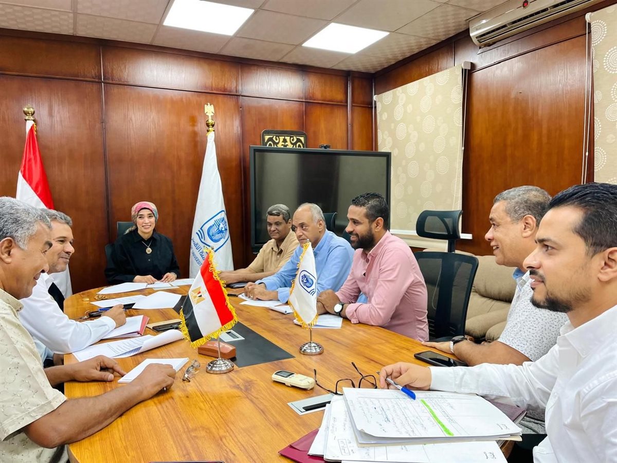 رئيس جامعة الأقصر تبحث الاستعدادات للعام الجامعي الجديد
