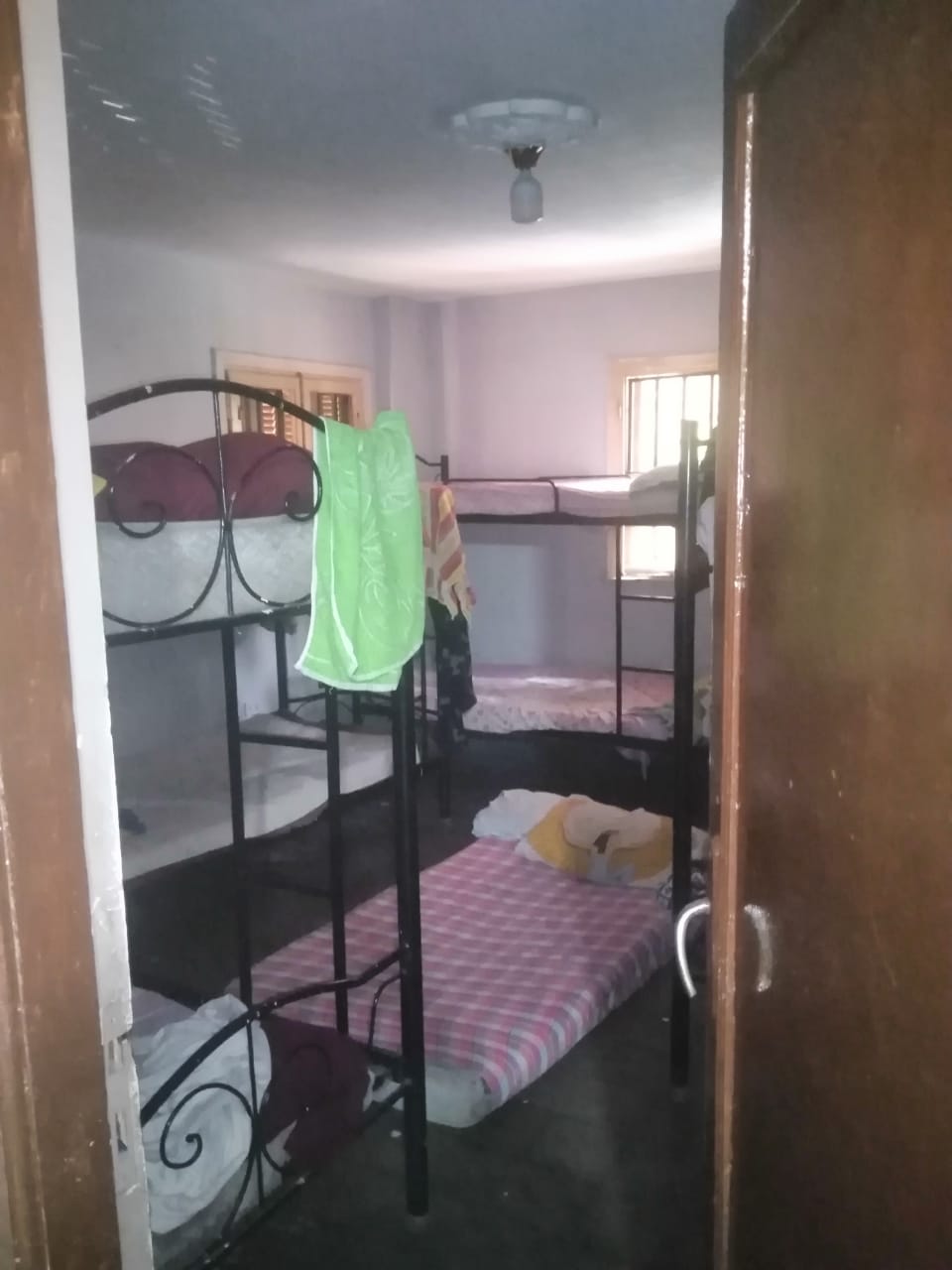 غلق 16 منشأة غير مرخصة لعلاج الإدمان بالمقطم