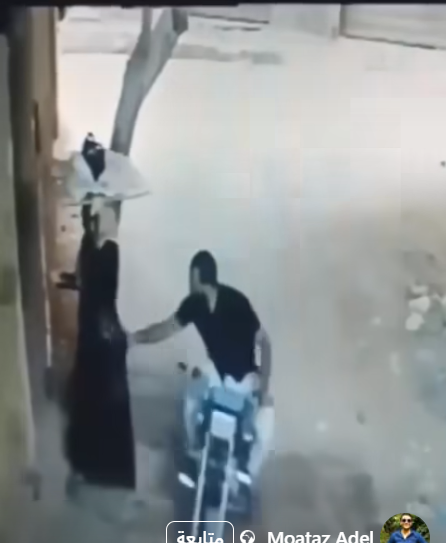 <strong>تحرش شاب بسيدة في أحد الشوارع بمدينة  السلام</strong>