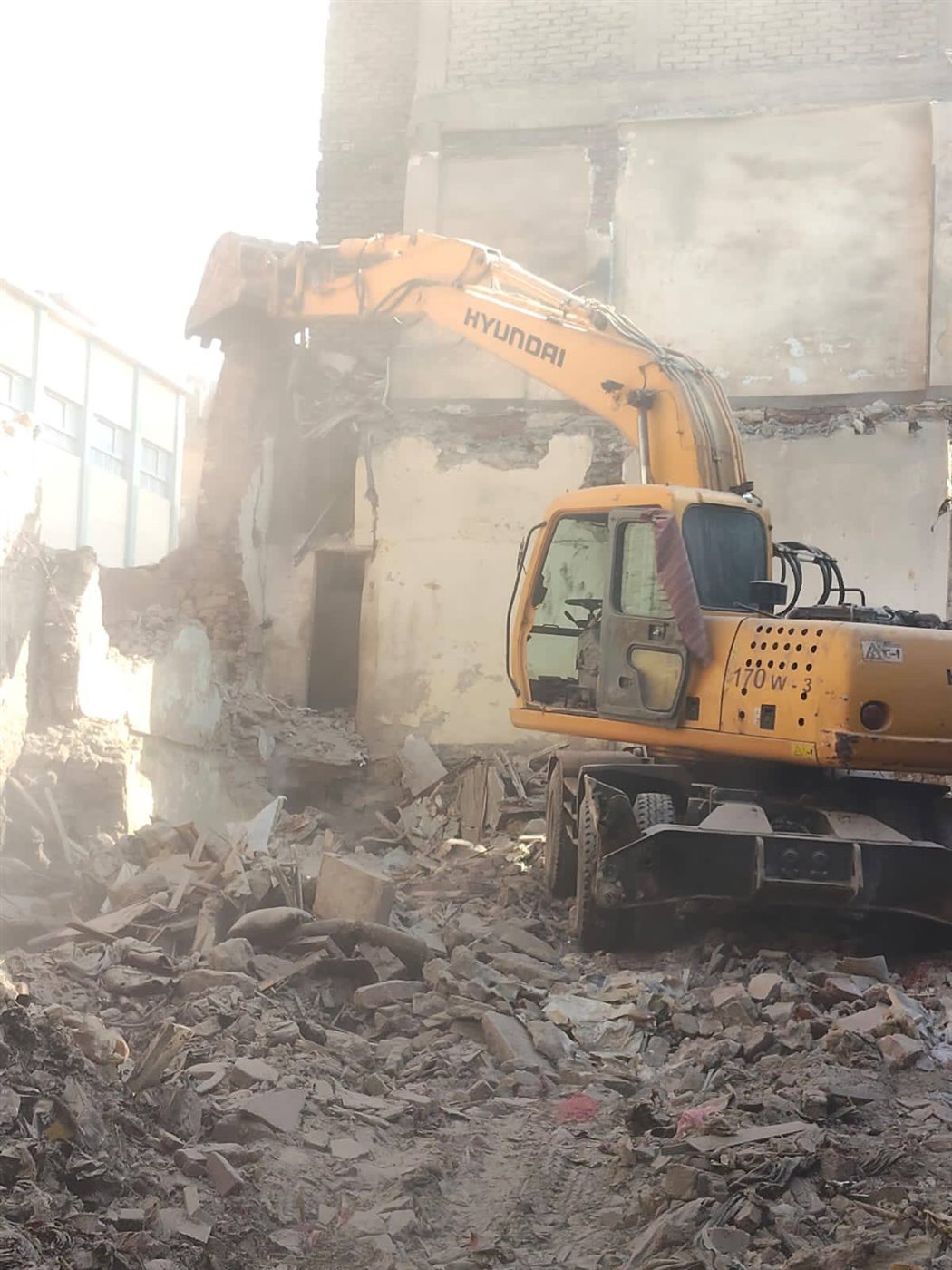 جانب من أعمال الإزالة