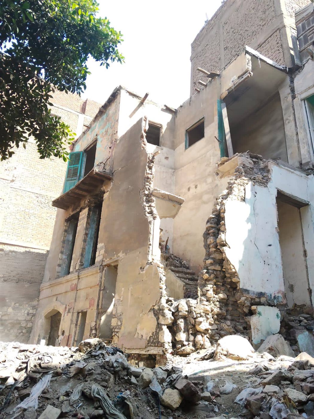 جانب من أعمال الإزالة