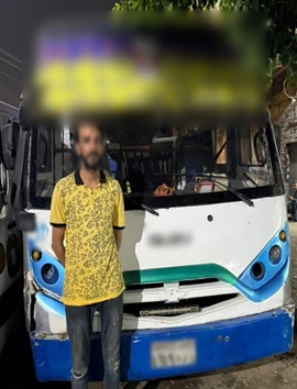 <strong>القبض على قائدي اتوبيسين لسيرهم برعونة واصطدامهما ببعضهما في مصر الجديدة </strong>