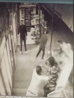 <strong>اعتداء مجموعة أشخاص على شاب في بني سويف </strong>