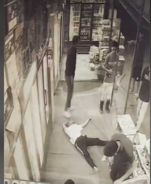 <strong>اعتداء مجموعة أشخاص على شاب في بني سويف </strong>