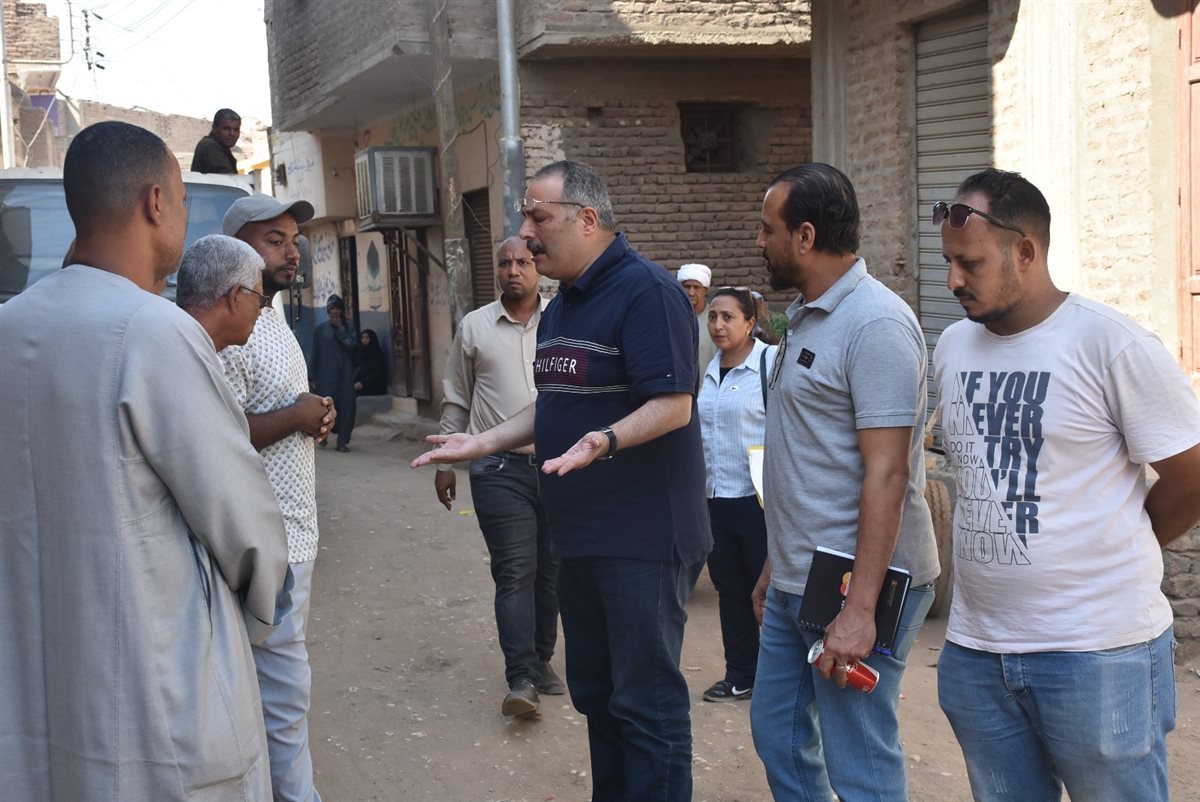 رئيس شركة مياه الشرب يتابع الوصلات المنزلية بالرياينةً