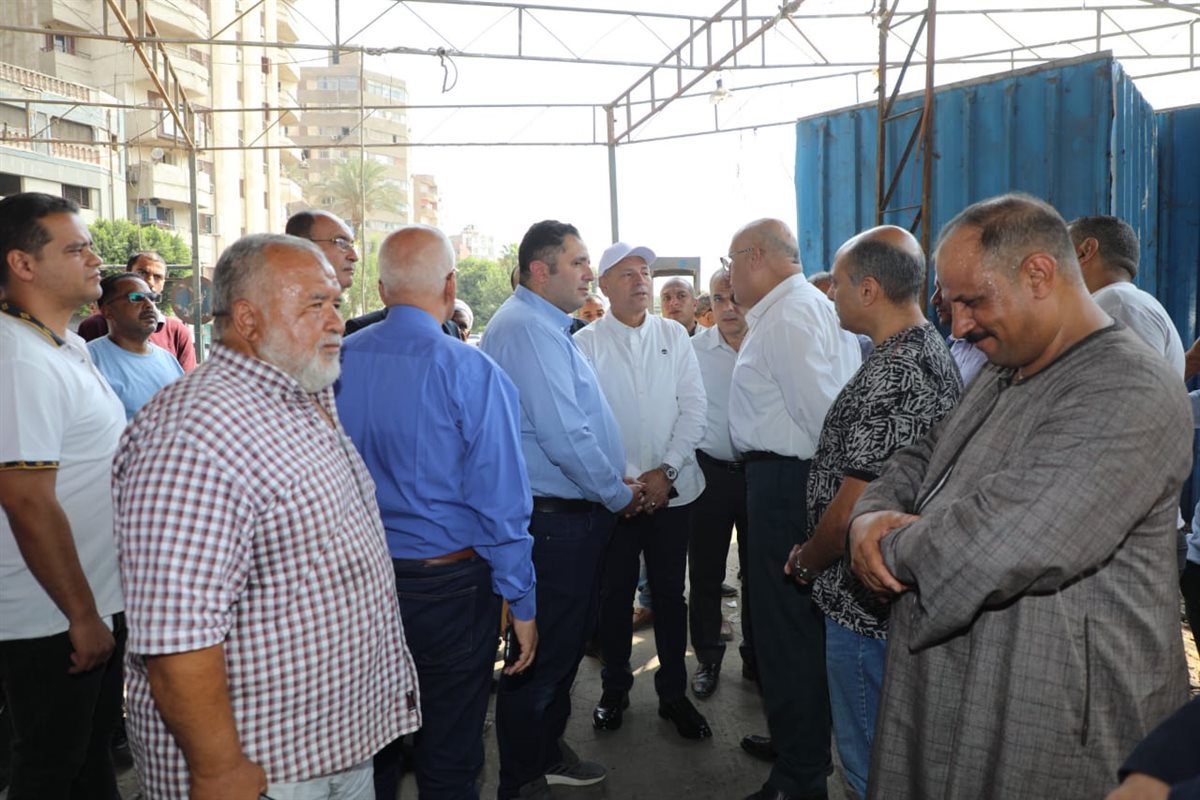 محافظ القاهرة يشدد على إزالة كافة الإشغالات المتواجدة أعلى كوبري الليمون التراثى