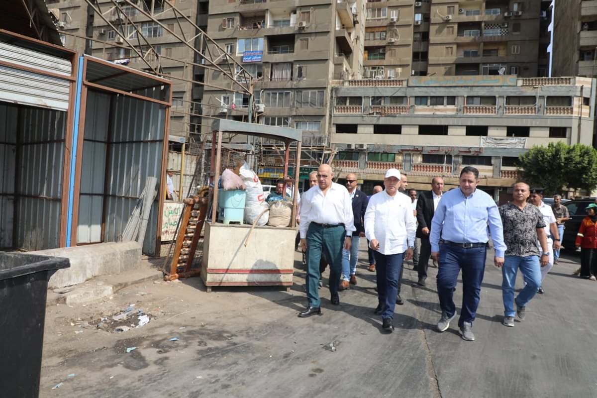 محافظ القاهرة يشدد على إزالة كافة الإشغالات المتواجدة أعلى كوبري الليمون التراثى