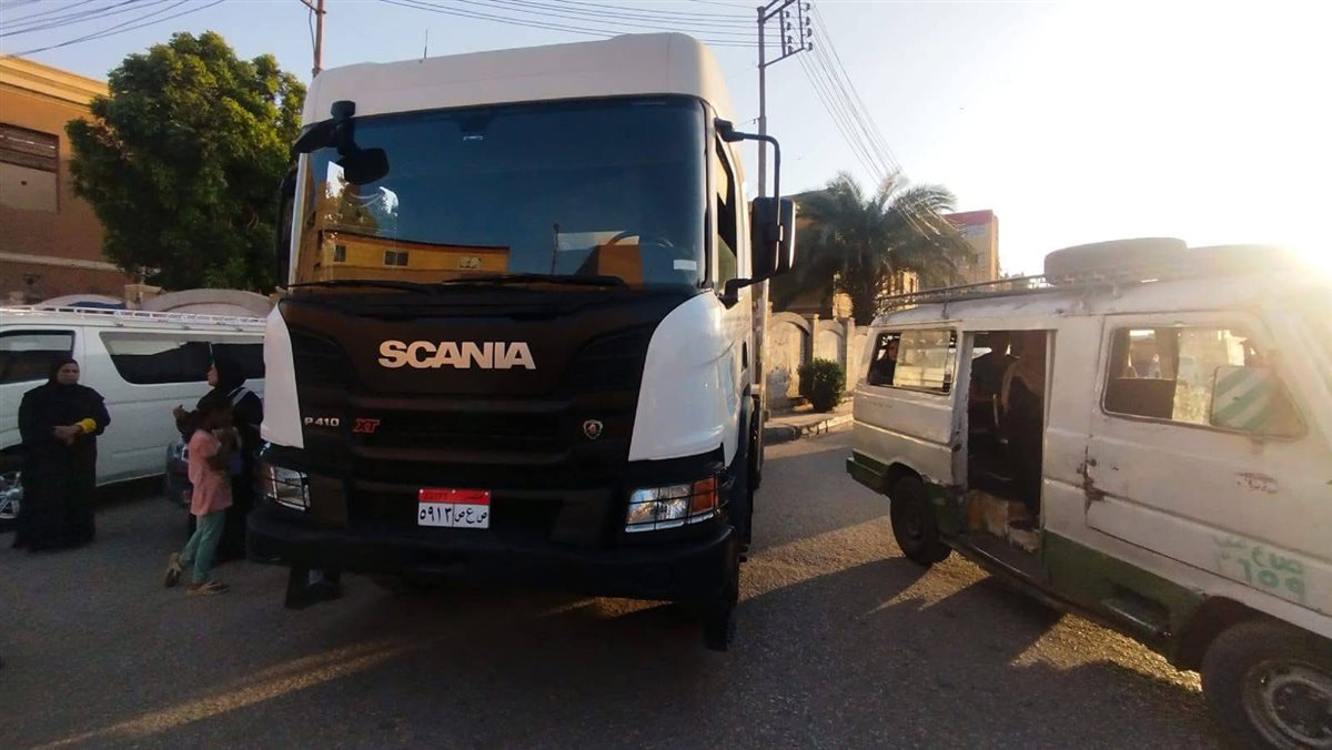 توفير سيارات مياه للمواطنين بإسنا 