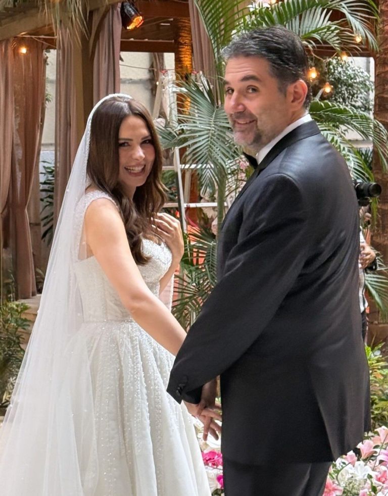 عثمان أبو لبن وزجته 