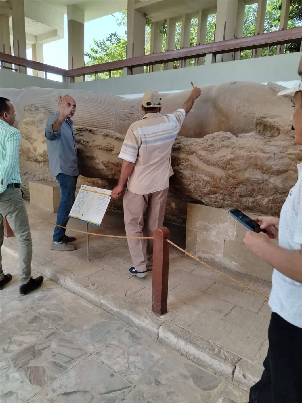 آثار ميت رهينة  